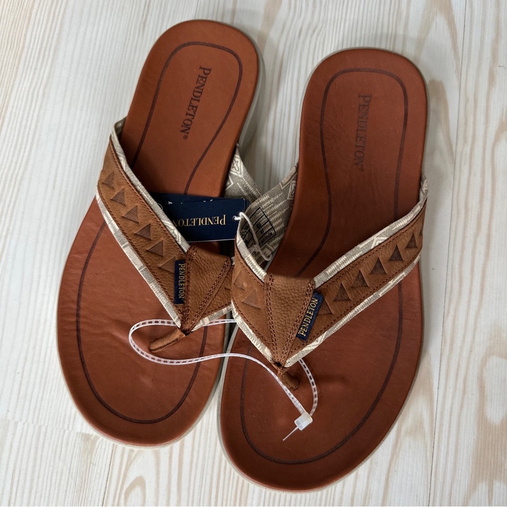 PENDLETON Mens Cannon Beach Leather Tribal Aztec Sandals Flip Flops size 8 NEW